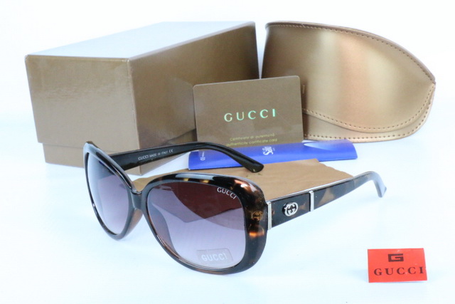 GUCCl Boutique Sunglasses 105